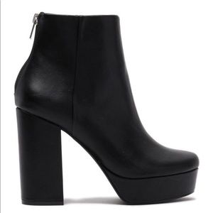BNWT Steve Madden Gusty Block Heel Platform Booty Size 10